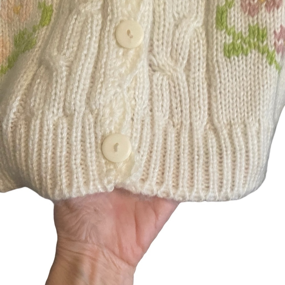 Hand Knit Cream Cable Knit Button Down Sweater/Scalloped Edge V-Neck- Size M - Picture 10 of 11